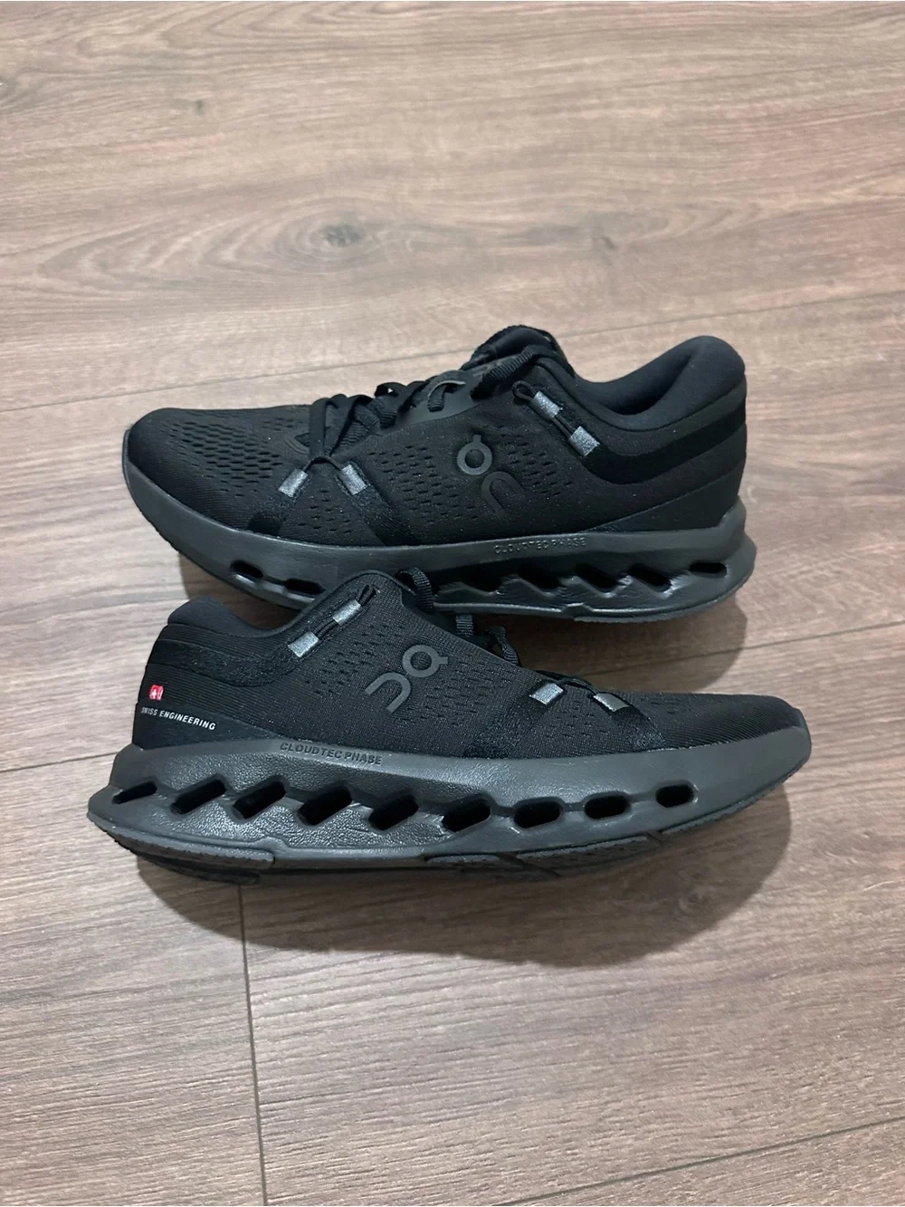 On Cloud Women’s Black Cloudsurfer 2 Running Shoes